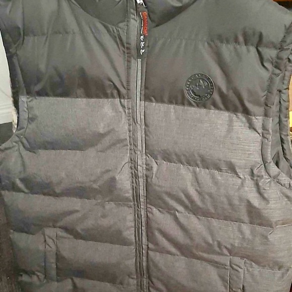 Canada Weathergear Men’s Down Vests - Picture 2 of 8